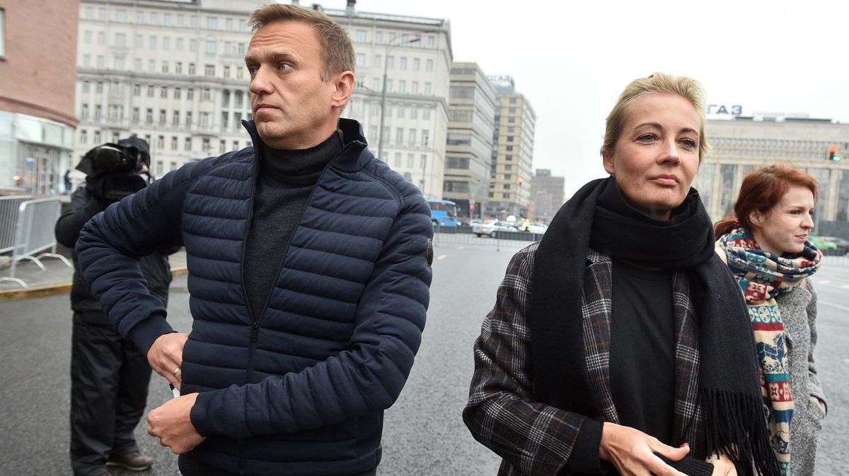 Manželka Navalného Julija opustila Rusko, odletěla do Německa